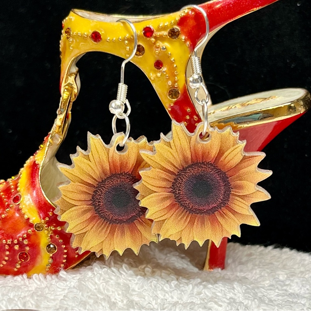 2/20 Acrylic cowgirl/sunflower earrings, NEW
